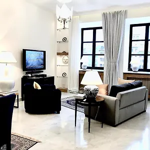 Hotel apartamentowy Mondrian Luxury & Market Square Iv, Warszawa